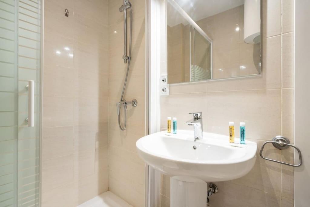 Studio Located In Puerta De Alcala - 2 Мадрид Экстерьер фото